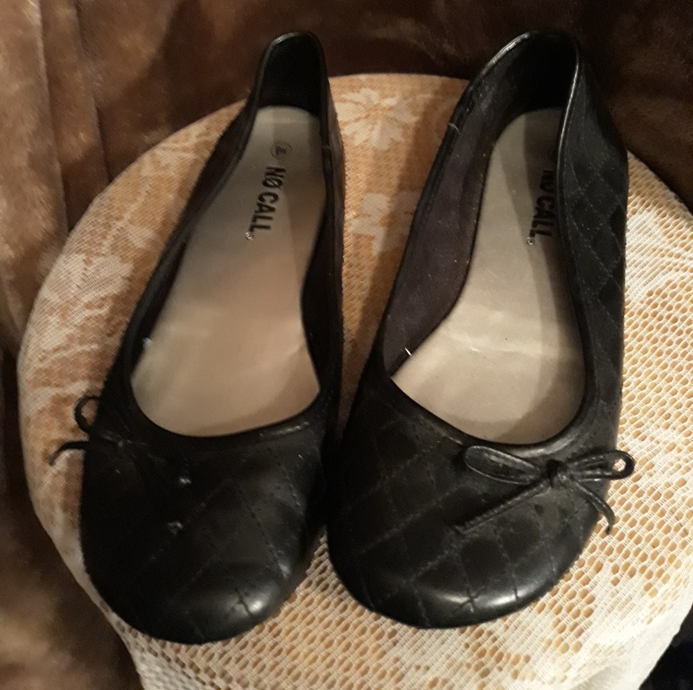 Black No Call flats 6 wide